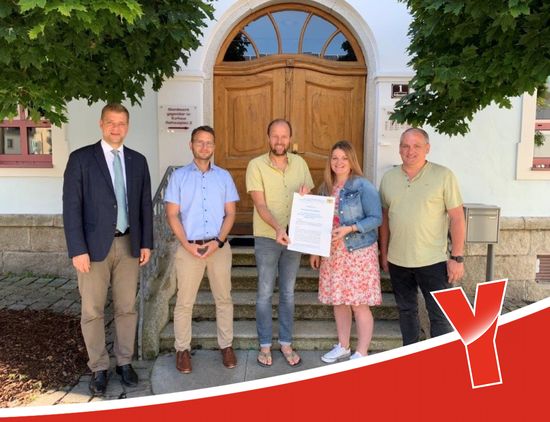Freuen sich gemeinsam über die erfolgreiche Teilnahme am Projektaufruf: Bürgermeister Dr. Olaf Heinrich (von links), Geschäftsleiter Michael Pradl sowie Norbert Kremsreiter, Tamara Eisner und Robert Petri (alle Vorstandschaft Werbegemeinschaft)