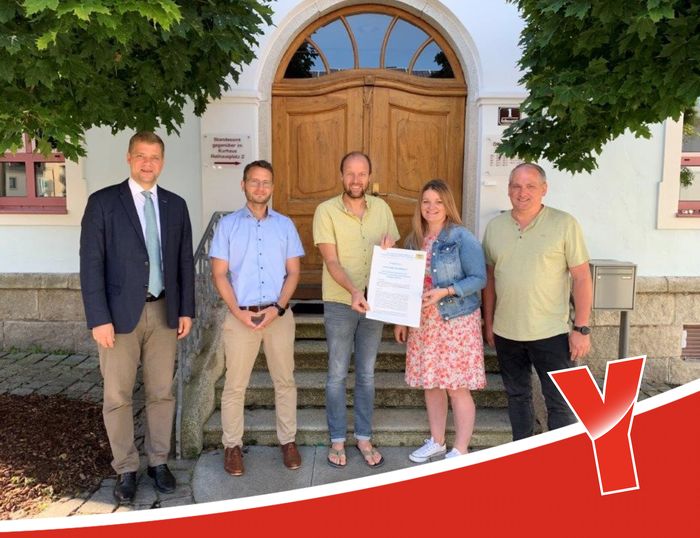 Freuen sich gemeinsam über die erfolgreiche Teilnahme am Projektaufruf: Bürgermeister Dr. Olaf Heinrich (von links), Geschäftsleiter Michael Pradl sowie Norbert Kremsreiter, Tamara Eisner und Robert Petri (alle Vorstandschaft Werbegemeinschaft) Freuen sich gemeinsam über die erfolgreiche Teilnahme am Projektaufruf: Bürgermeister Dr. Olaf Heinrich (von links), Geschäftsleiter Michael Pradl sowie Norbert Kremsreiter, Tamara Eisner und Robert Petri (alle Vorstandschaft Werbegemeinschaft)