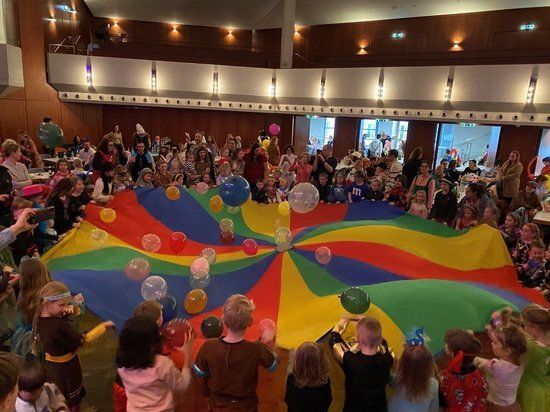 Kinder feiern Fasching